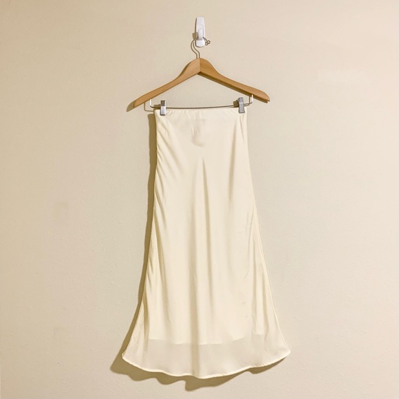 UO | Rowan Midi Slip Skirt - Picture 3 of 9